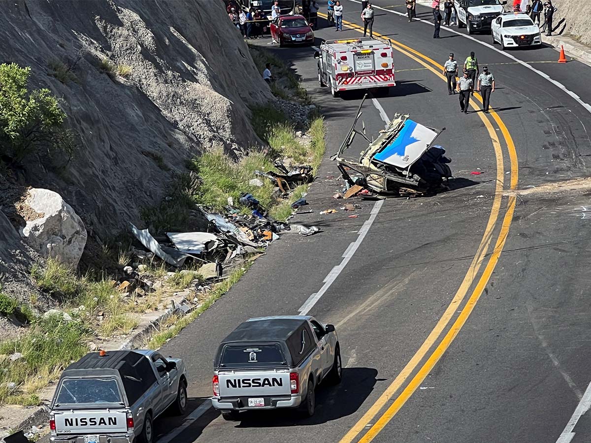 مصرع 15 شخصا وإصابة 41 آخرين في حادث سير بالمكسيك