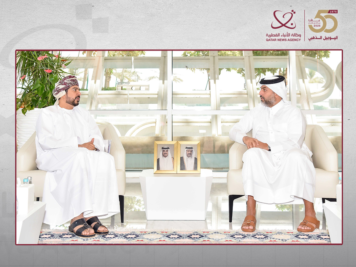 الرئيس التنفيذي لهيئة المناطق الحرة يناقش مع وزير التجارة العماني التعاون في مجال جذب الاستثمار