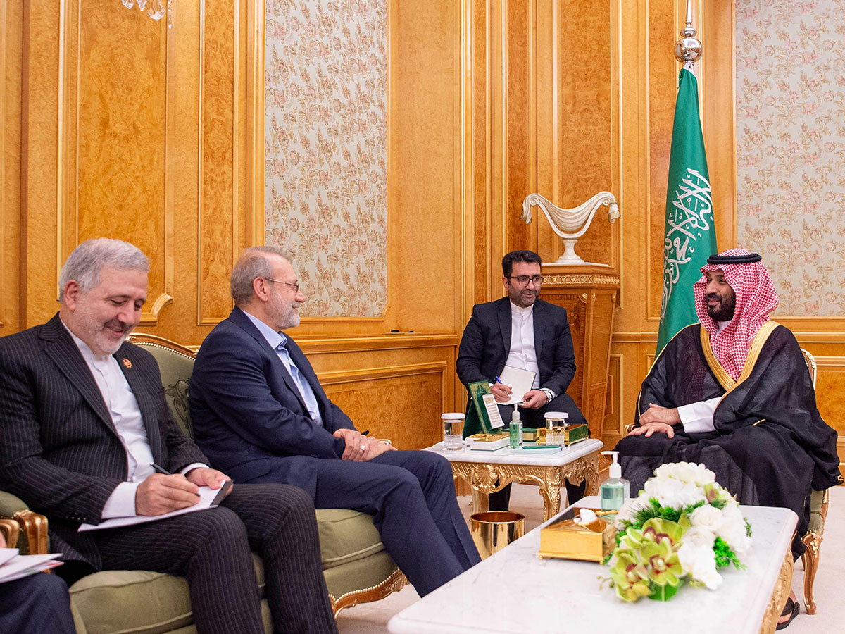 ولي العهد السعودي يبحث مع مسؤول إيراني العلاقات الثنائية ومستجدات الأوضاع الإقليمية