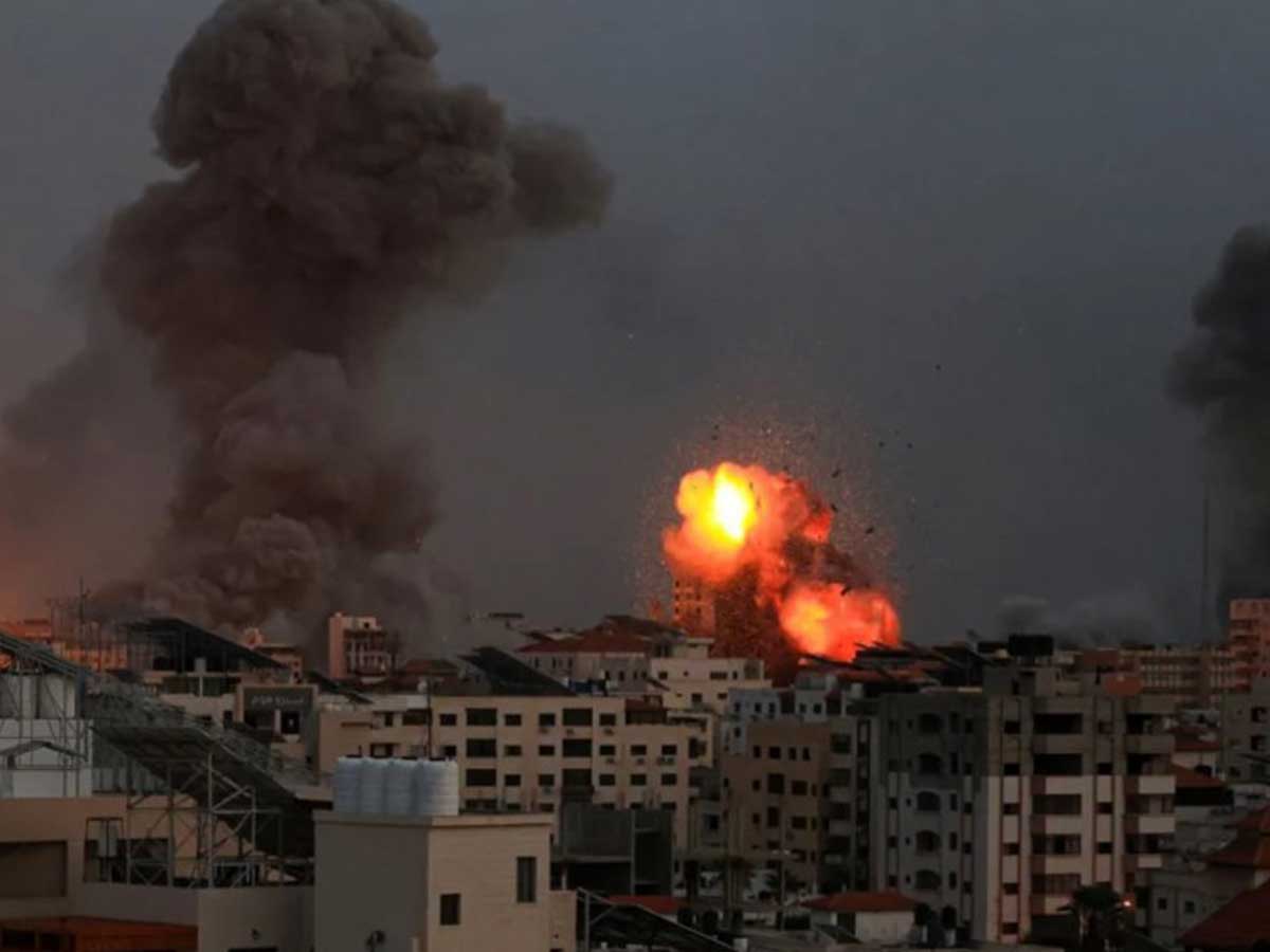 استشهاد ثلاثة فلسطينيين في قصف إسرائيلي مكثف على مدينة غزة