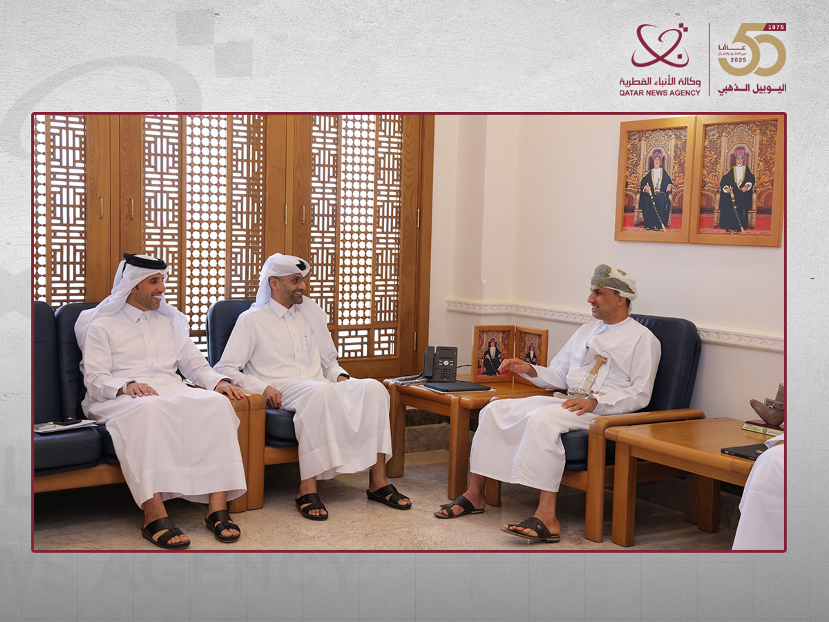قطر وسلطنة عمان تبحثان تعزيز التعاون الثنائي في مجال العمل