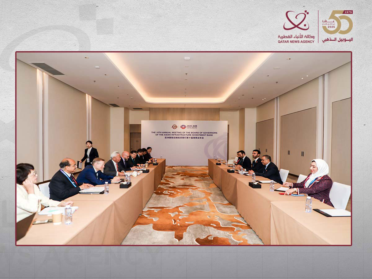 Minister of Finance Meets President of AIIB