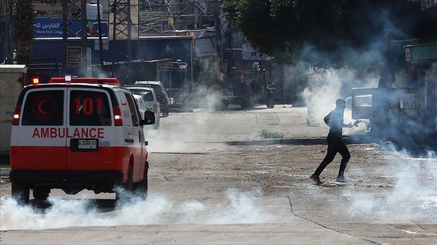 استشهاد شاب فلسطيني وإصابة طفل برصاص قوات الاحتلال في الضفة الغربية
