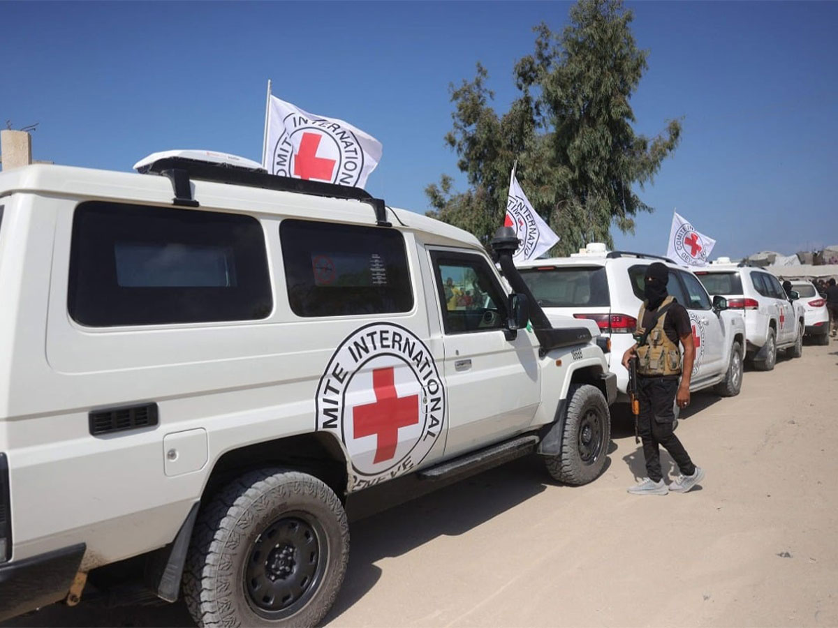 الصليب الأحمر الدولي يسلم الاحتلال جثامين 4 إسرائيليين ضمن صفقة تبادل الأسرى في غزة