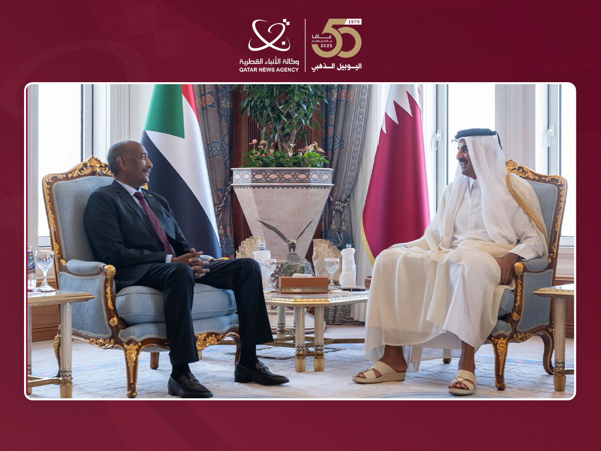 سمو الأمير يبحث مع رئيس مجلس السيادة الانتقالي السوداني الأوضاع بالمنطقة