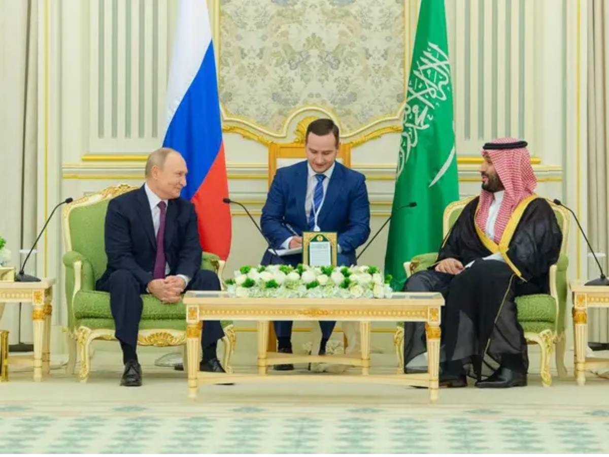 ولي العهد السعودي يتلقى رسالة خطية من الرئيس الروسي تتصل بالعلاقات بين البلدين