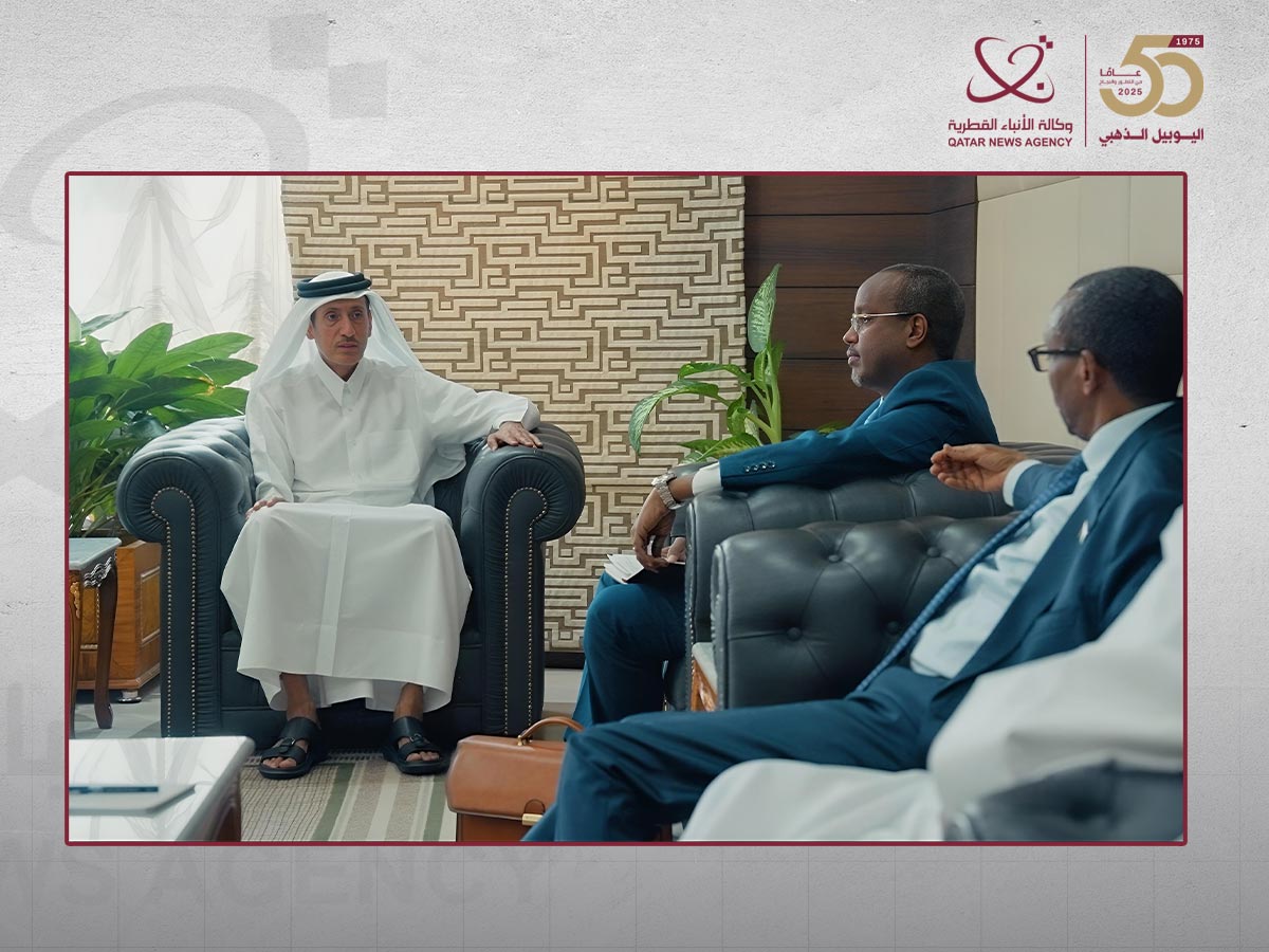 رئيس المؤسسة القطرية للإعلام يجتمع مع وزير الإعلام المكلف بالبريد والاتصالات الجيبوتي
