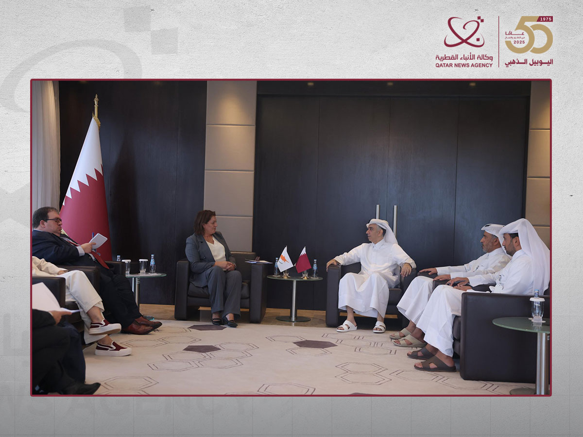 وكيل وزارة الرياضة والشباب يجتمع مع وزيرة التعليم والرياضة والشباب في قبرص