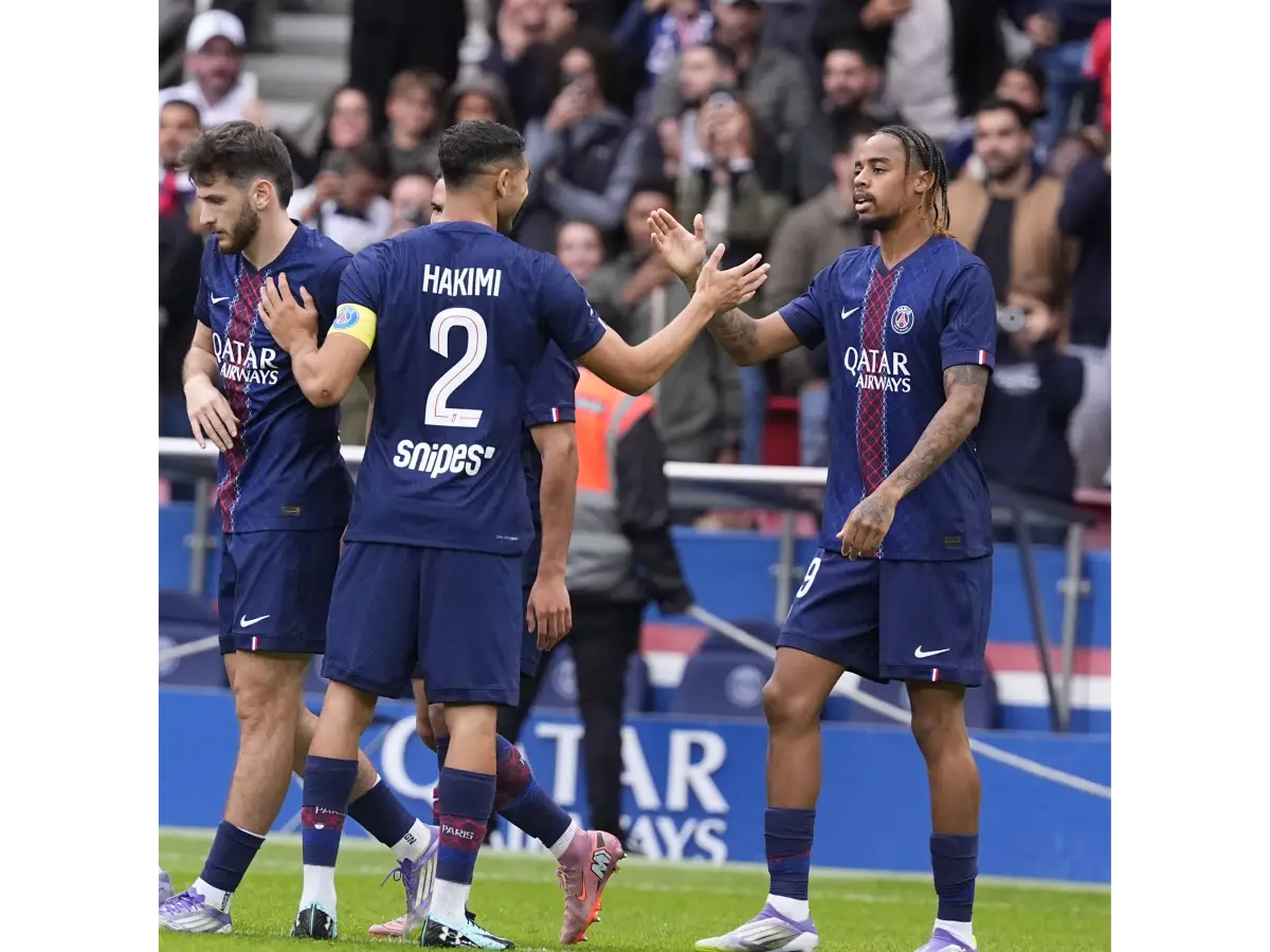 باريس سان جيرمان يعزز صدارته للدوري الفرنسي بثنائية باركولا في مرمى لنس