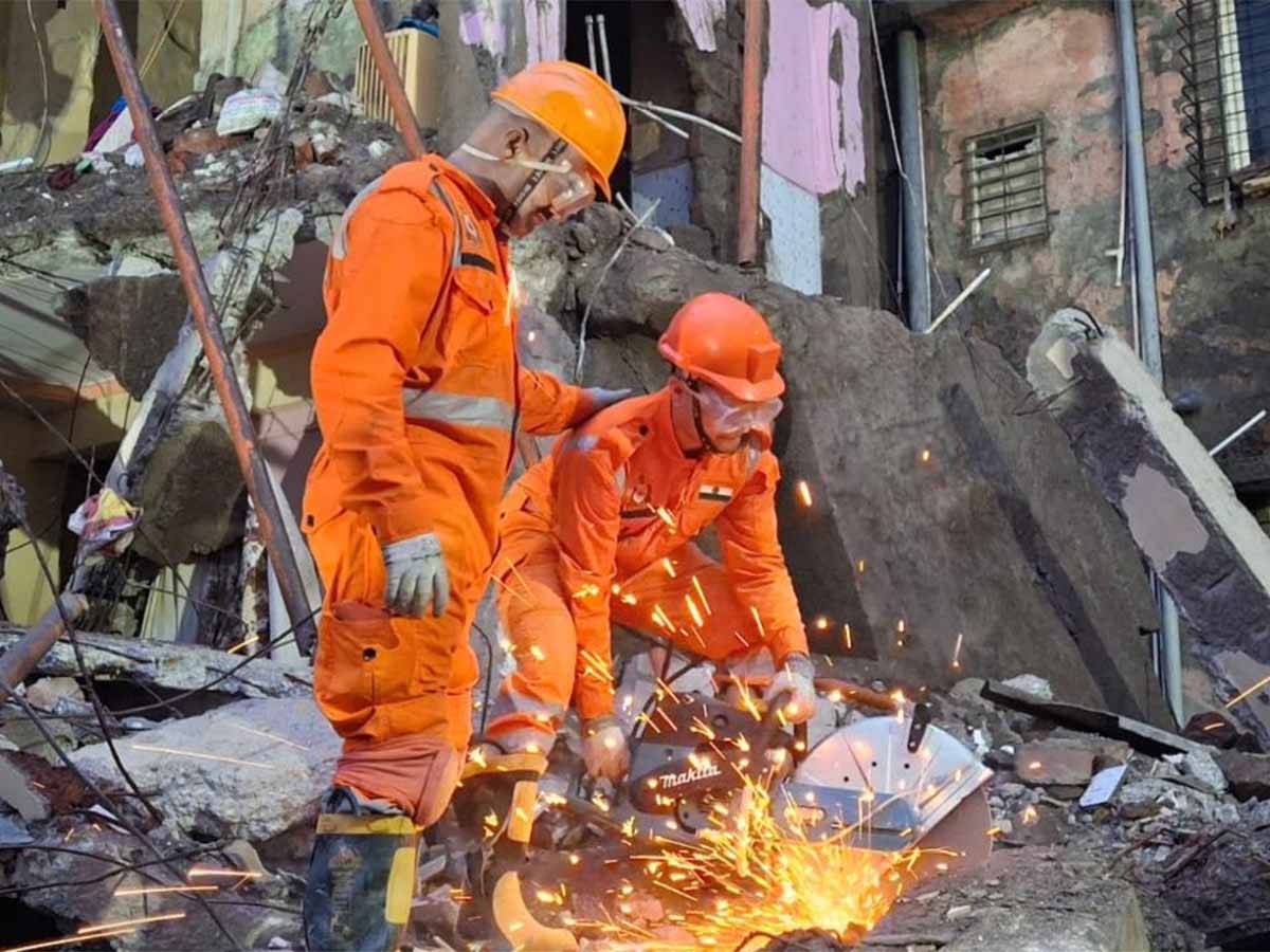 مصرع 15 شخصا على الأقل في انهيار مبنى سكني بمدينة فاساي الهندية
