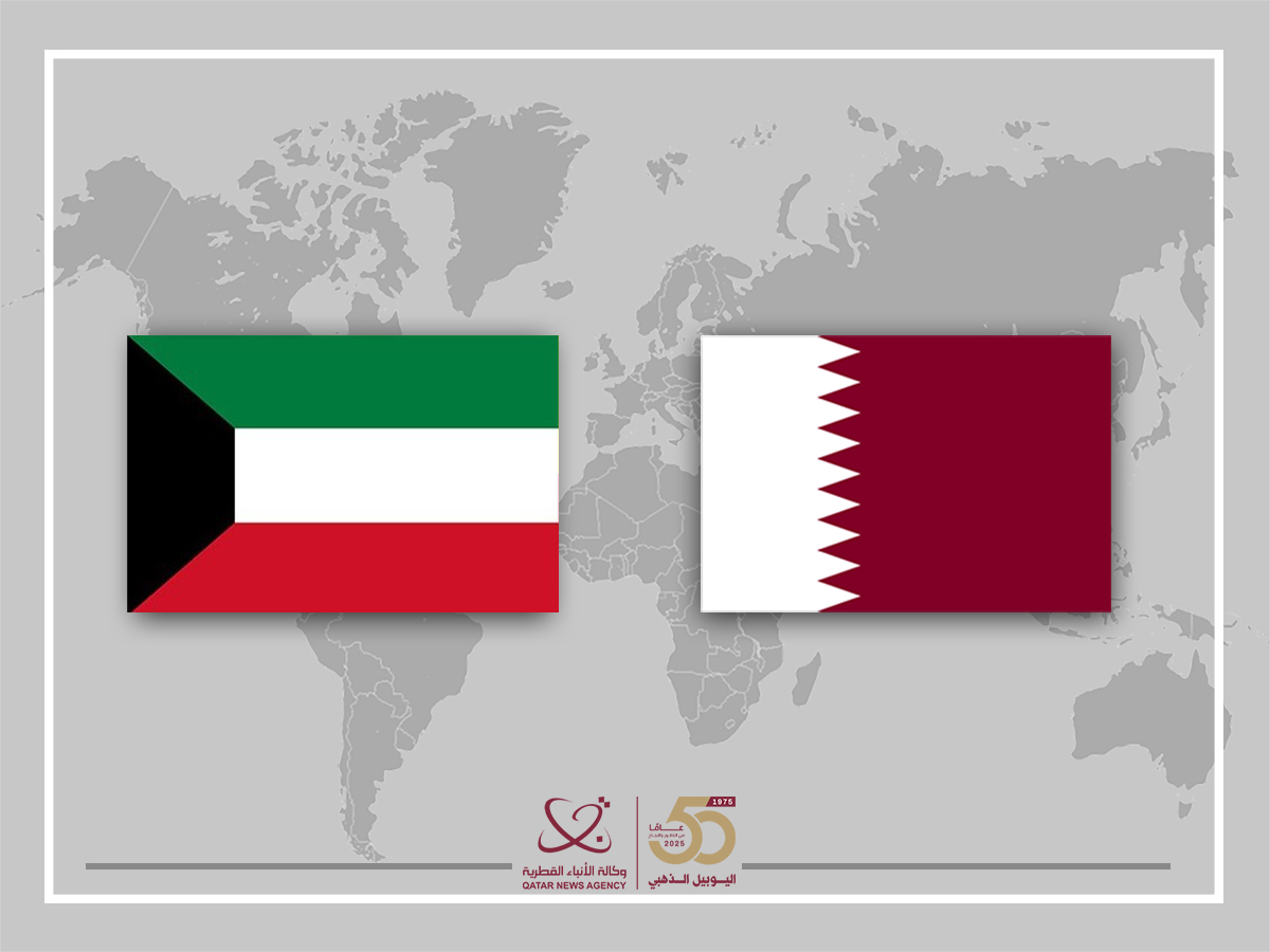 سمو الأمير يعزي أمير الكويت