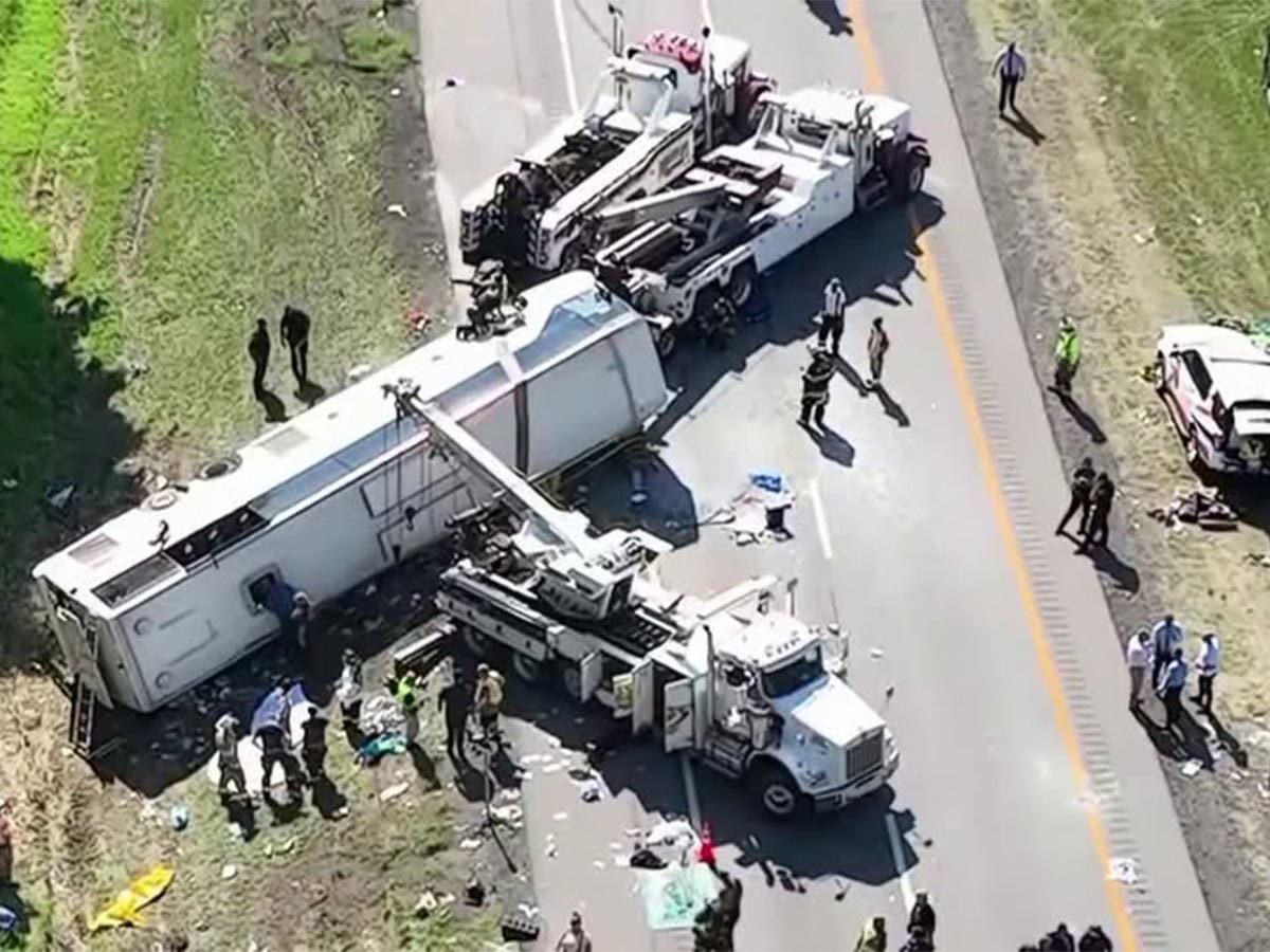 مقتل خمسة أشخاص في حادث انقلاب حافلة شمالي نيويورك الأمريكية