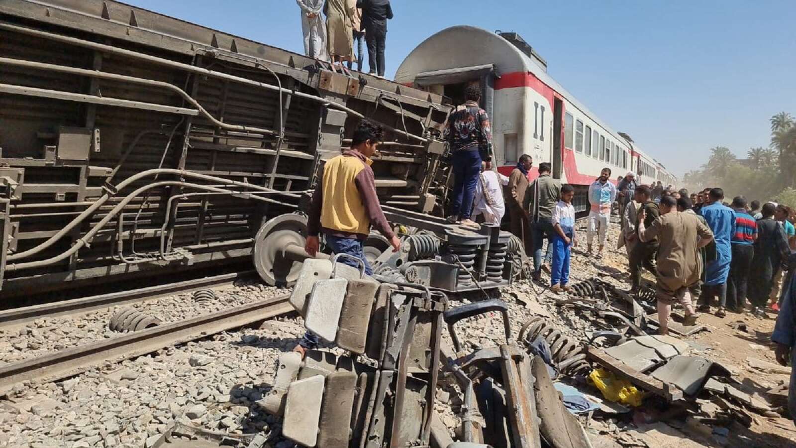قتلى ومصابون جراء انقلاب قطار شمال غرب مصر