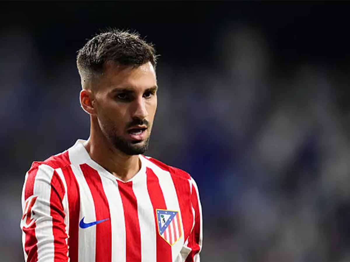 أتلتيكو مدريد الإسباني يعلن خضوع لاعبه أليكس باينا لجراحة