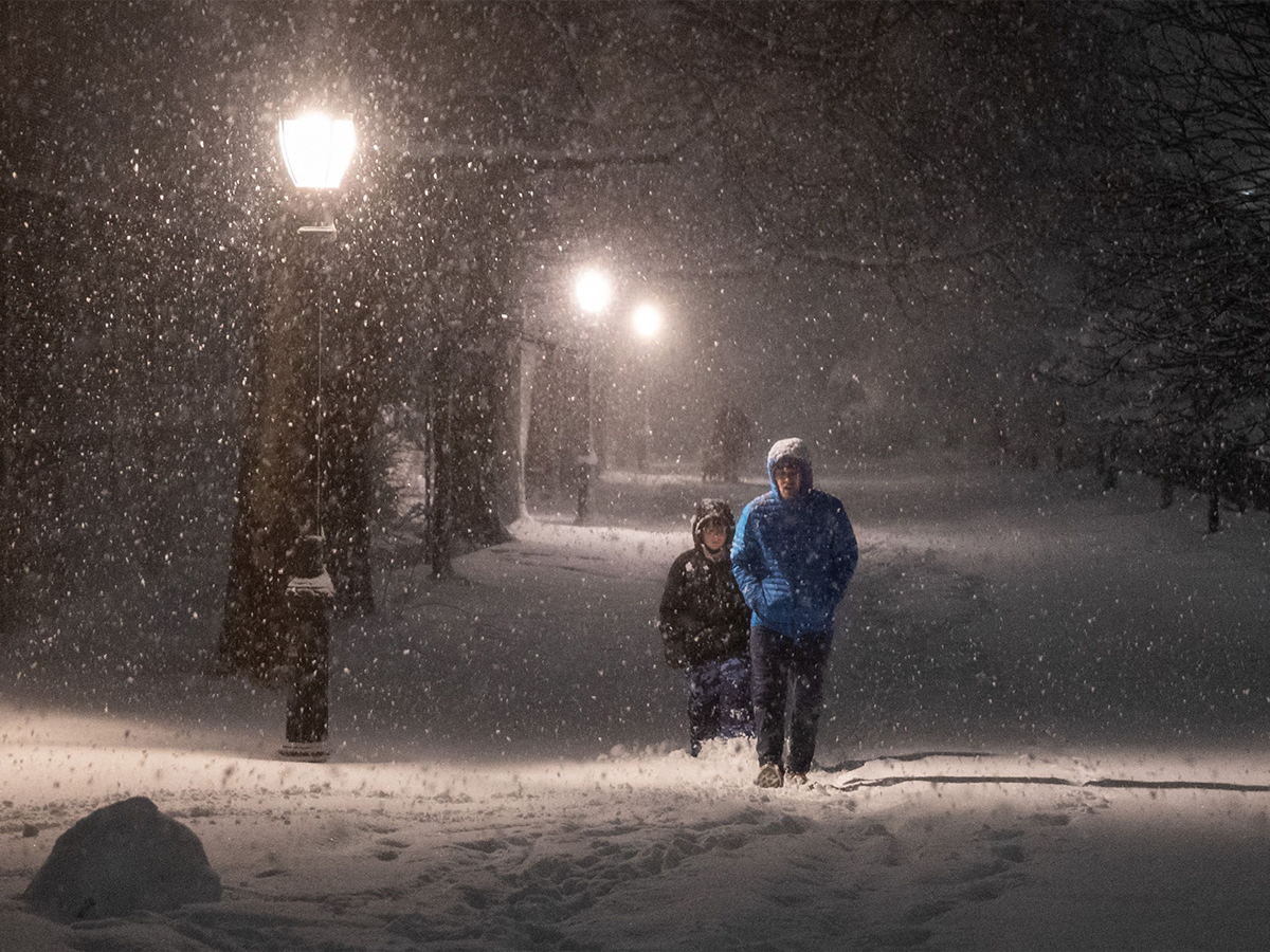 Snowstorm Hits US East Coast, Causing Widespread Closures in New York, Massachusetts.