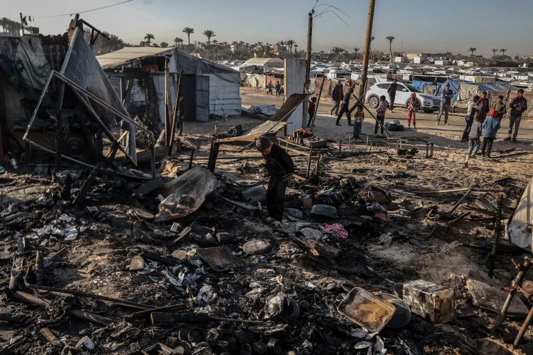 استشهاد أربعة فلسطينيين في قصف الاحتلال الإسرائيلي لخيمة نازحين وسط مدينة غزة