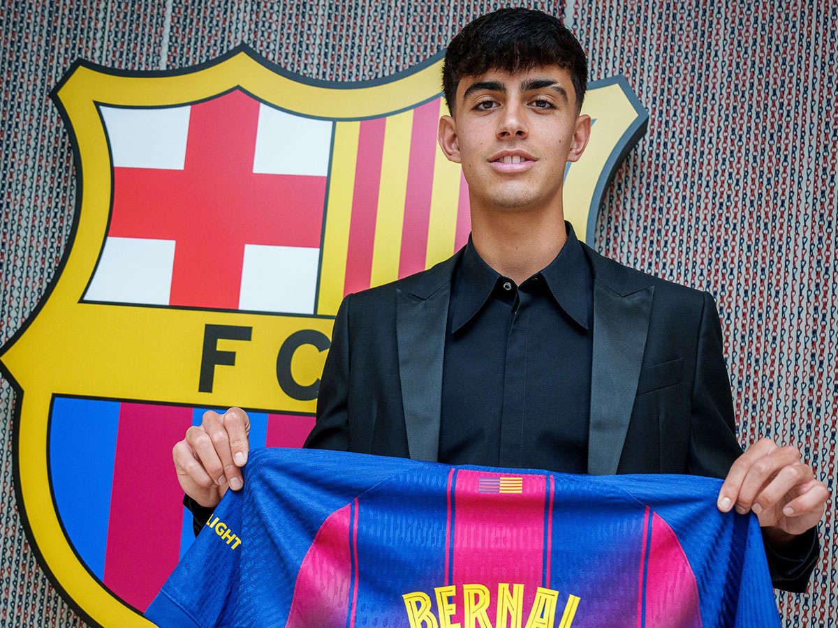 برشلونة يعلن تمديد عقد لاعبه مارك بيرنال حتى 2029