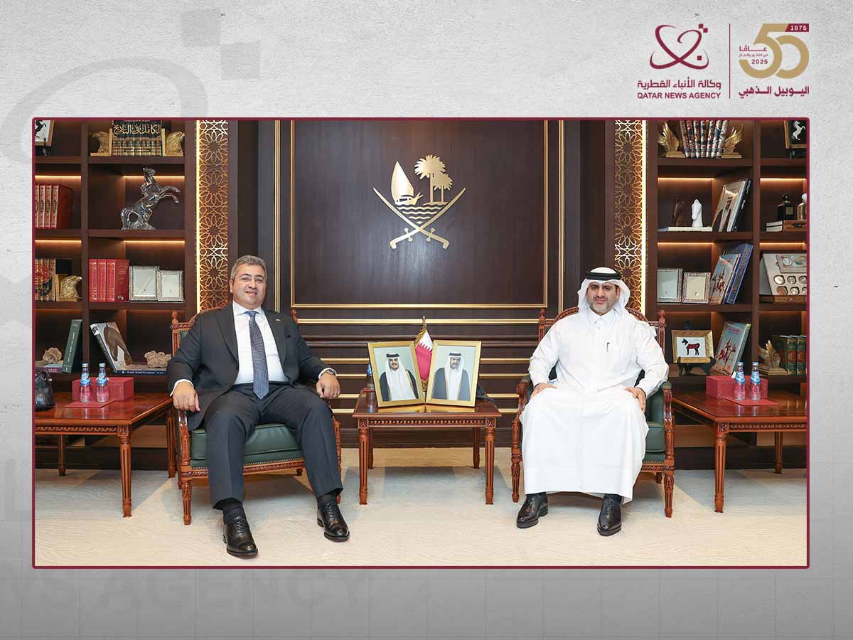محافظ " قطر المركزي" يجتمع مع السفير المصري