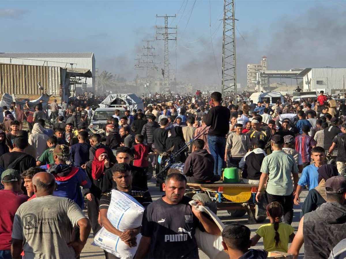 ثلاثة شهداء وإصابات من منتظري المساعدات برصاص الاحتلال جنوب قطاع غزة