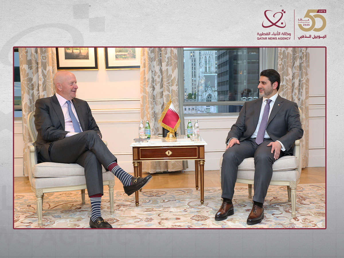 محافظ مصرف قطر المركزي يجتمع مع رئيس مجلس إدارة مجموعة غولدمان ساكس