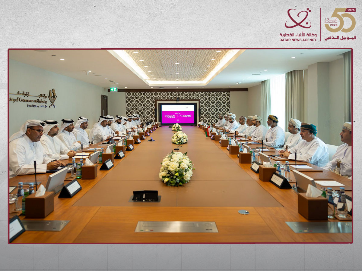 قطر و عمان تبحثان تعزيز التعاون الاقتصادي