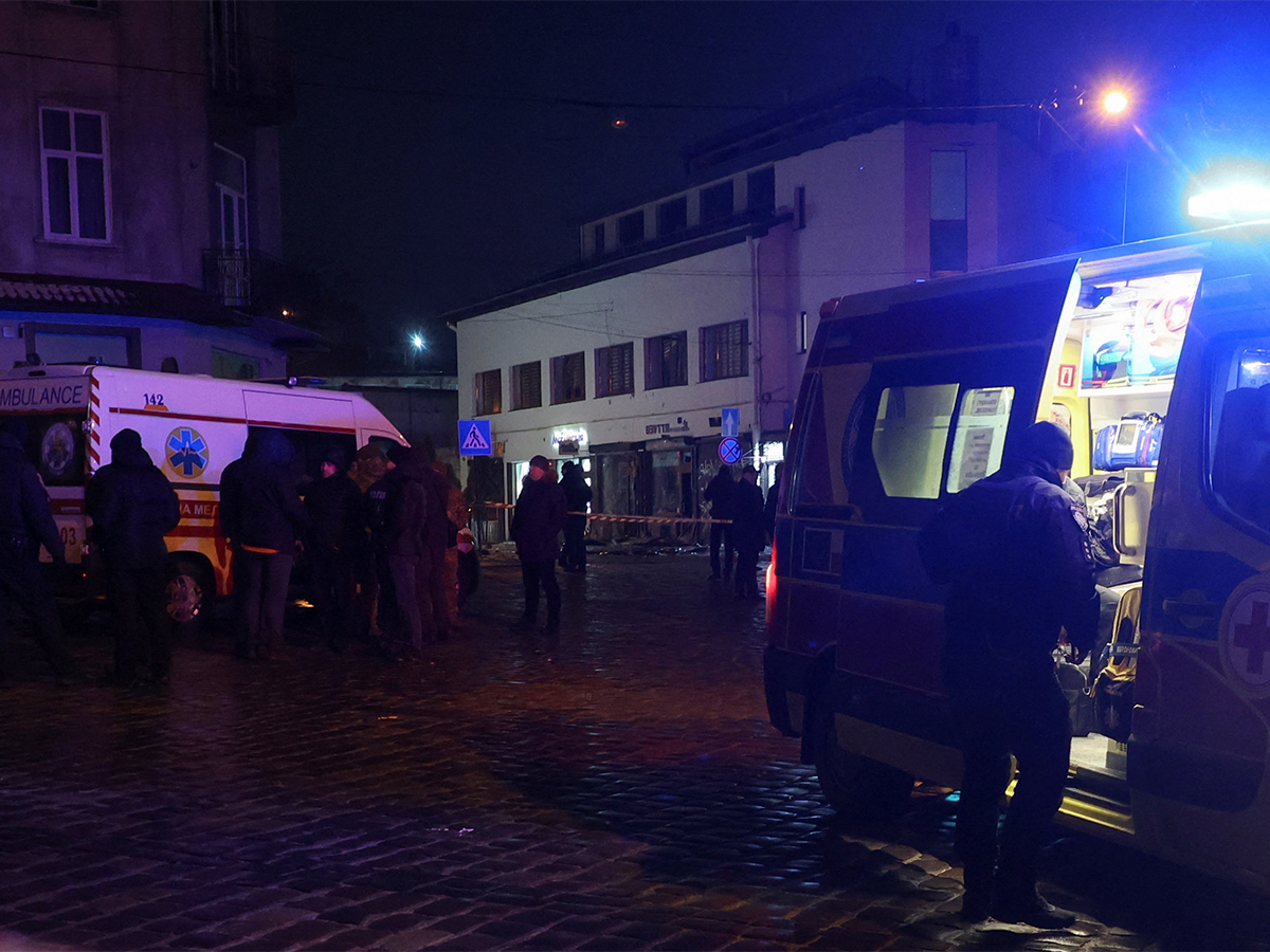 مقتل شرطية وإصابة 15 آخرين في سلسلة انفجارات بمدينة لفيف الأوكرانية