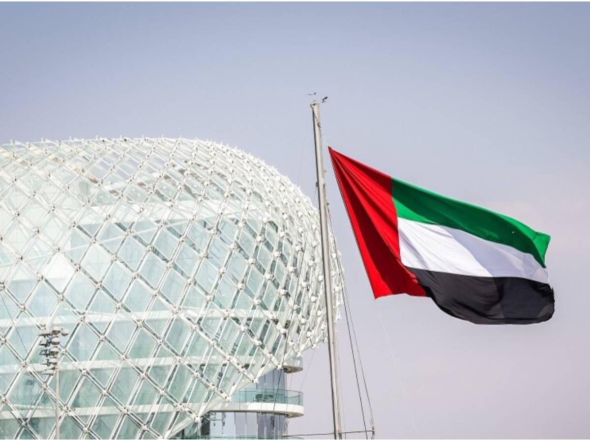 الدفاع الإماراتية تعلن التعامل مع 23 صاروخا باليستيا و56 مسيرة قادمة من إيران