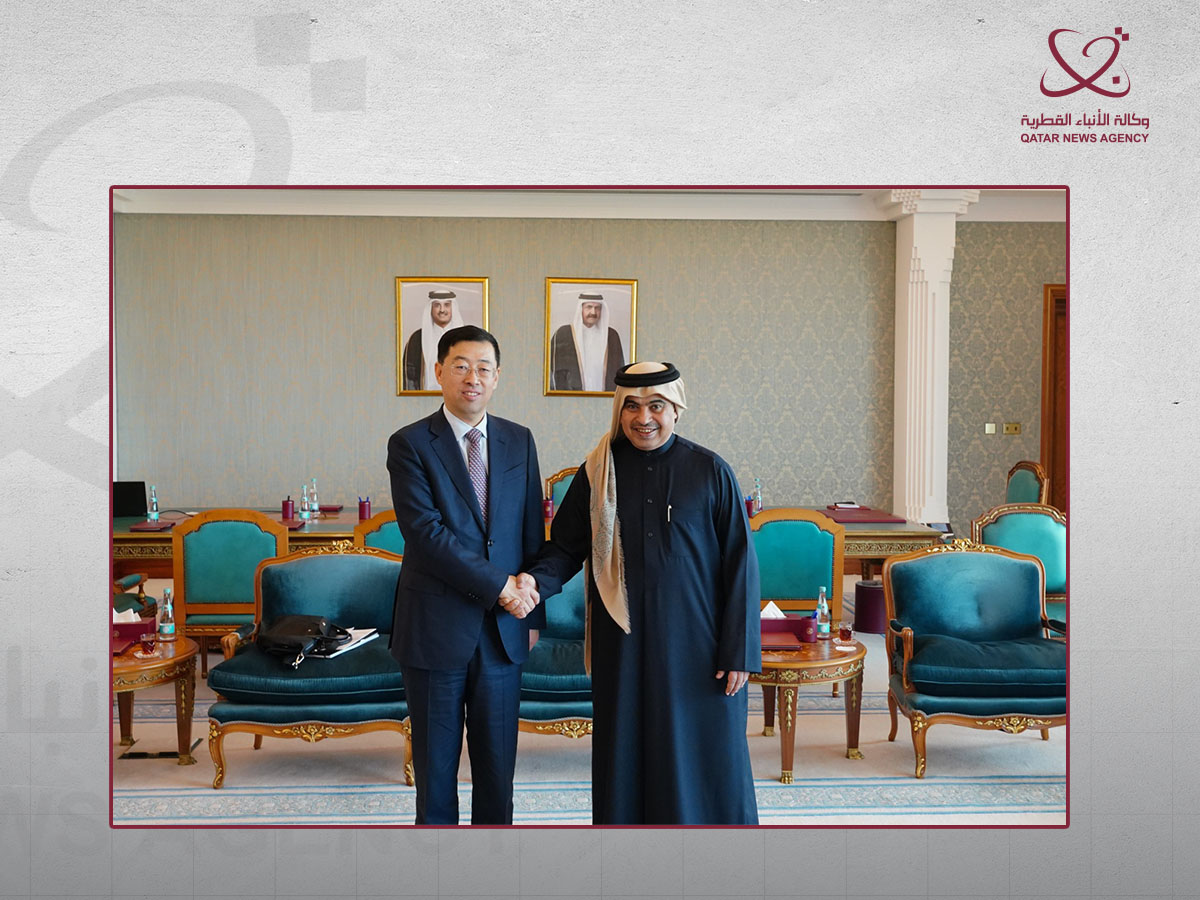 Minister of Finance Meets Chairman of Bank of China