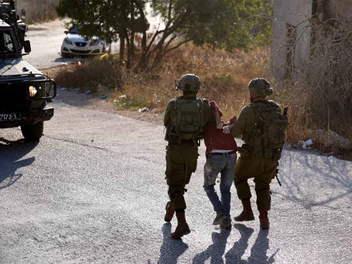 قوات الاحتلال الإسرائيلي تعتقل 48 فلسطينيا من عدة مناطق في الضفة الغربية