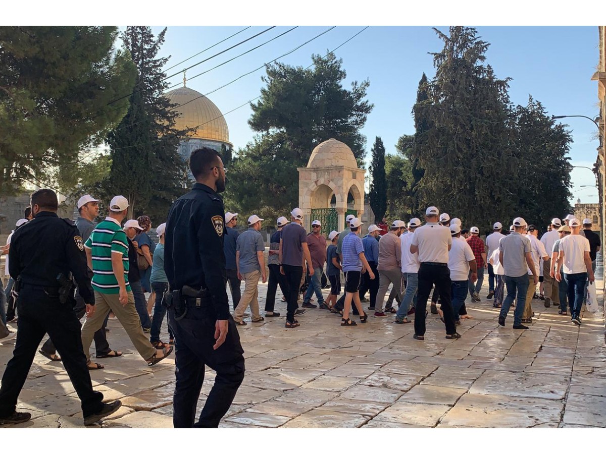 عشرات المستوطنين يقتحمون المسجد الأقصى بحماية شرطة الاحتلال
