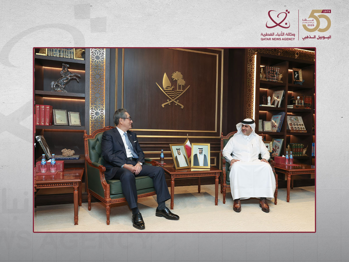 محافظ مصرف قطر المركزي يجتمع مع رئيس مجلس إدارة مجموعة ميزوهو المالية