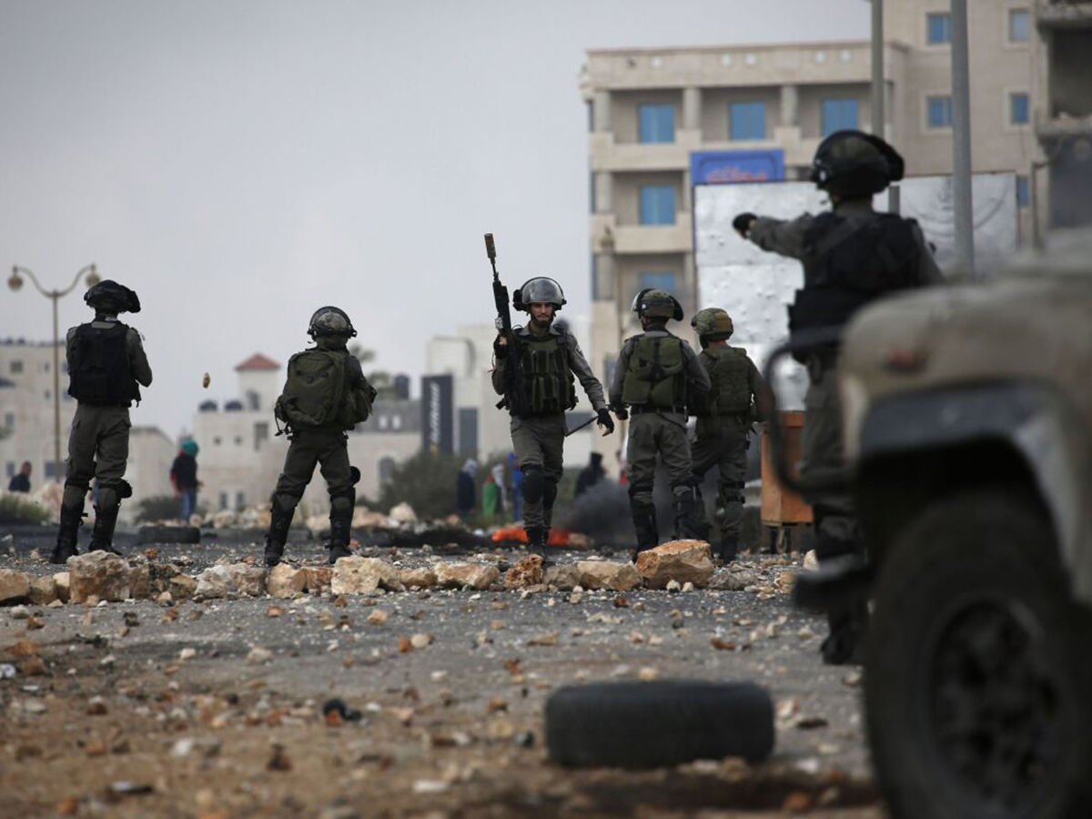 إصابة 37 فلسطينيا خلال اقتحام قوات الاحتلال مدينة نابلس شمالي الضفة الغربية