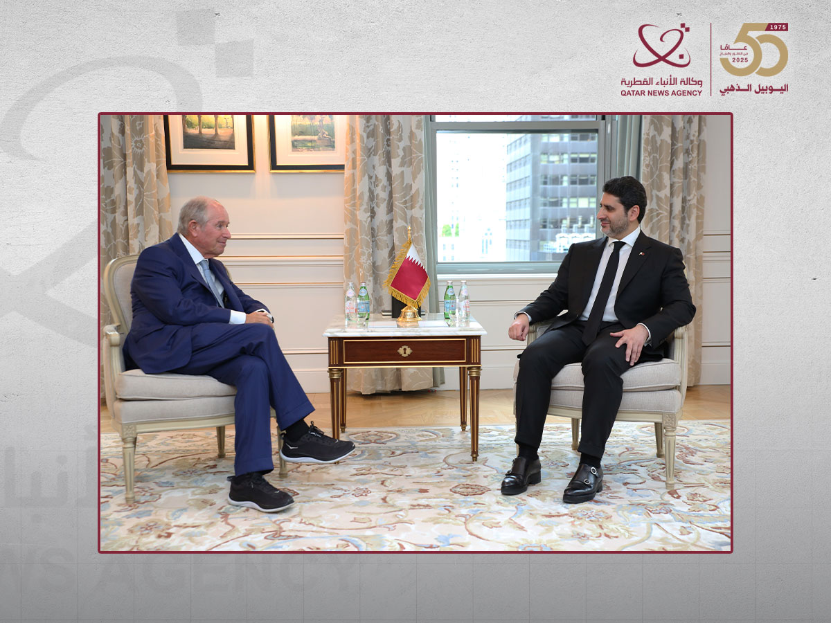 محافظ مصرف قطر المركزي يجتمع مع رئيس مجلس إدارة شركة بلاكستون