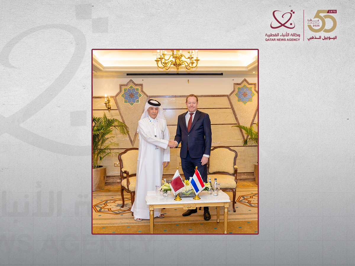 وزير الدولة للشؤون الخارجية يجتمع مع وزير الخارجية الهولندي