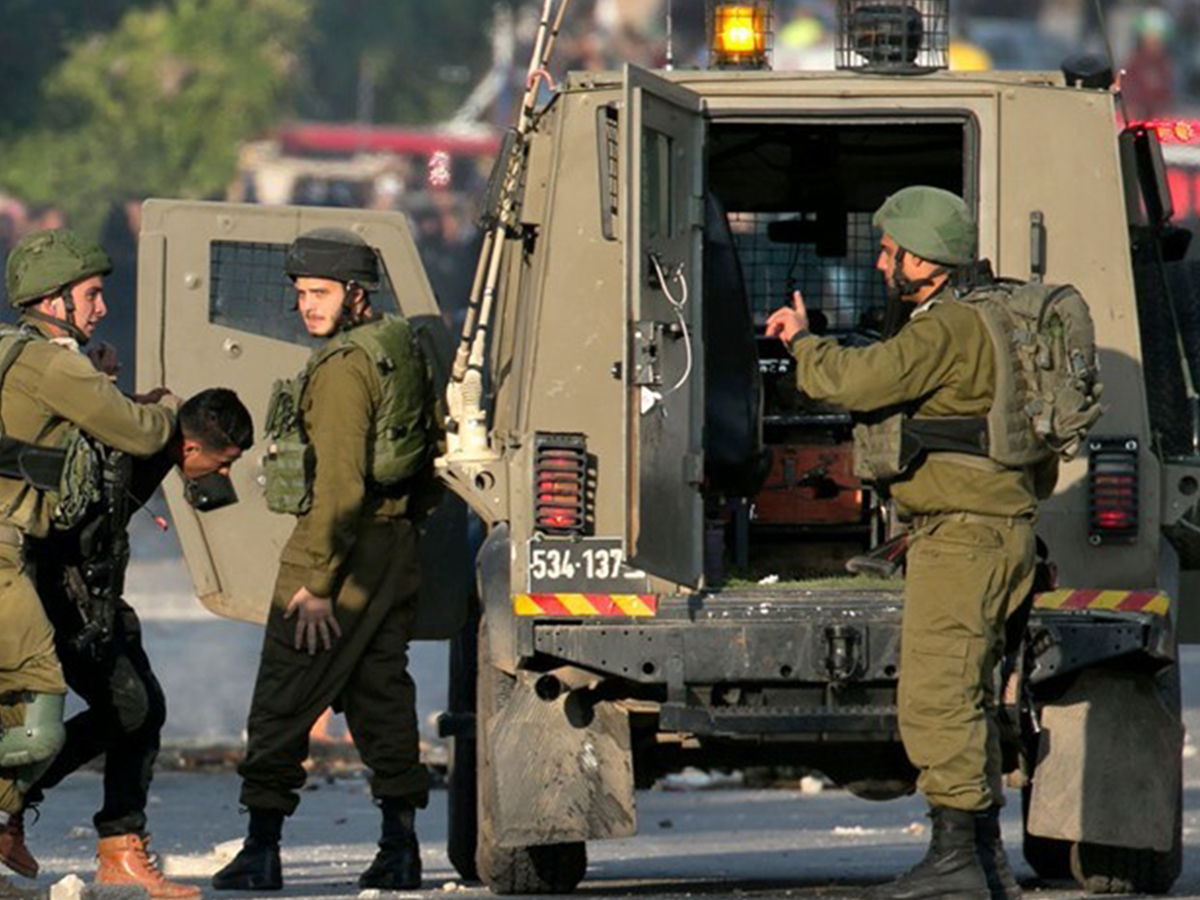 الاحتلال الإسرائيلي يشن حملة اعتقالات طالت 15 فلسطينيا من الضفة الغربية