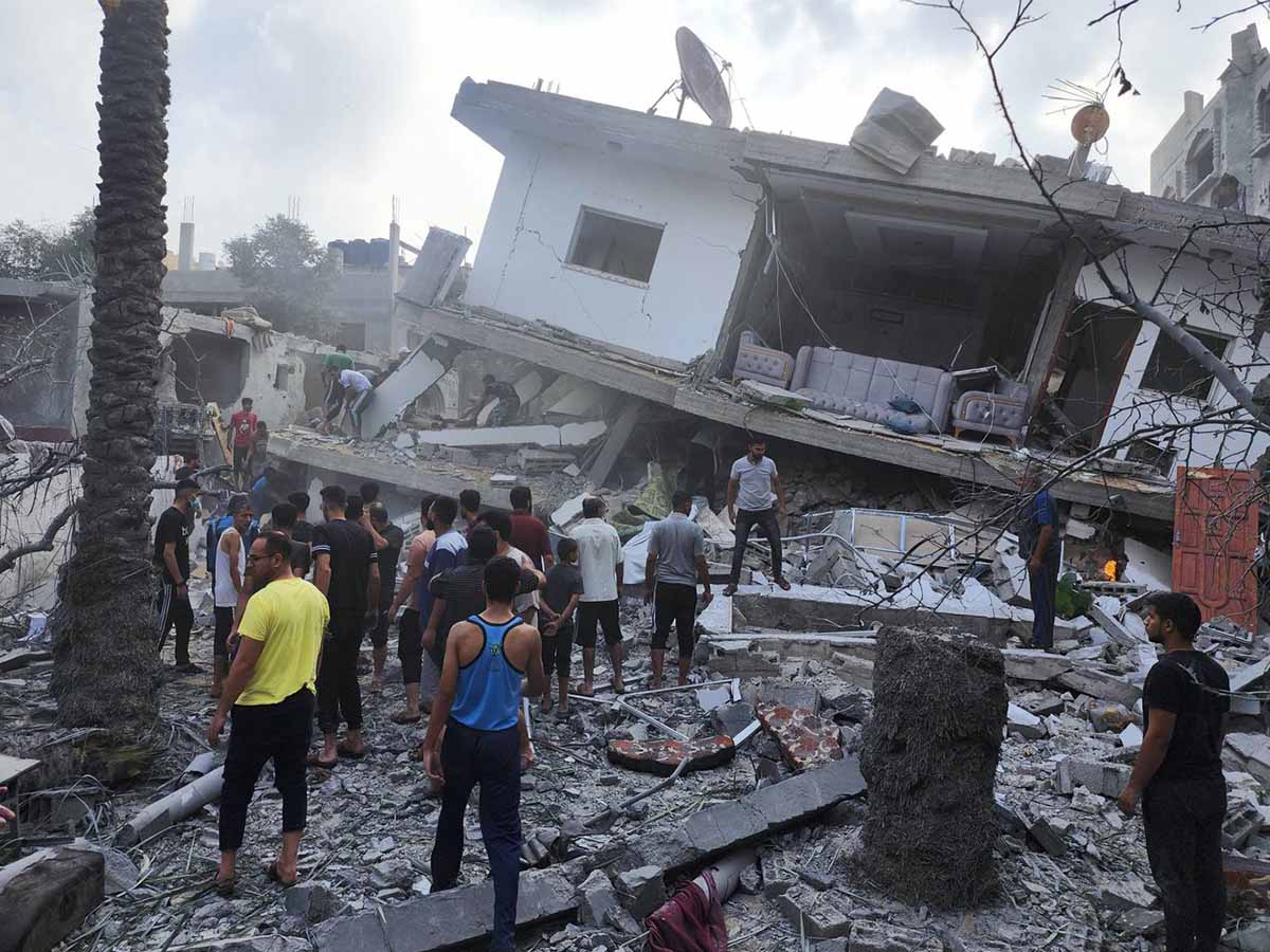 سقوط شهيدين وإصابة 3 آخرين في قصف الاحتلال مخيم البريج وسط غزة