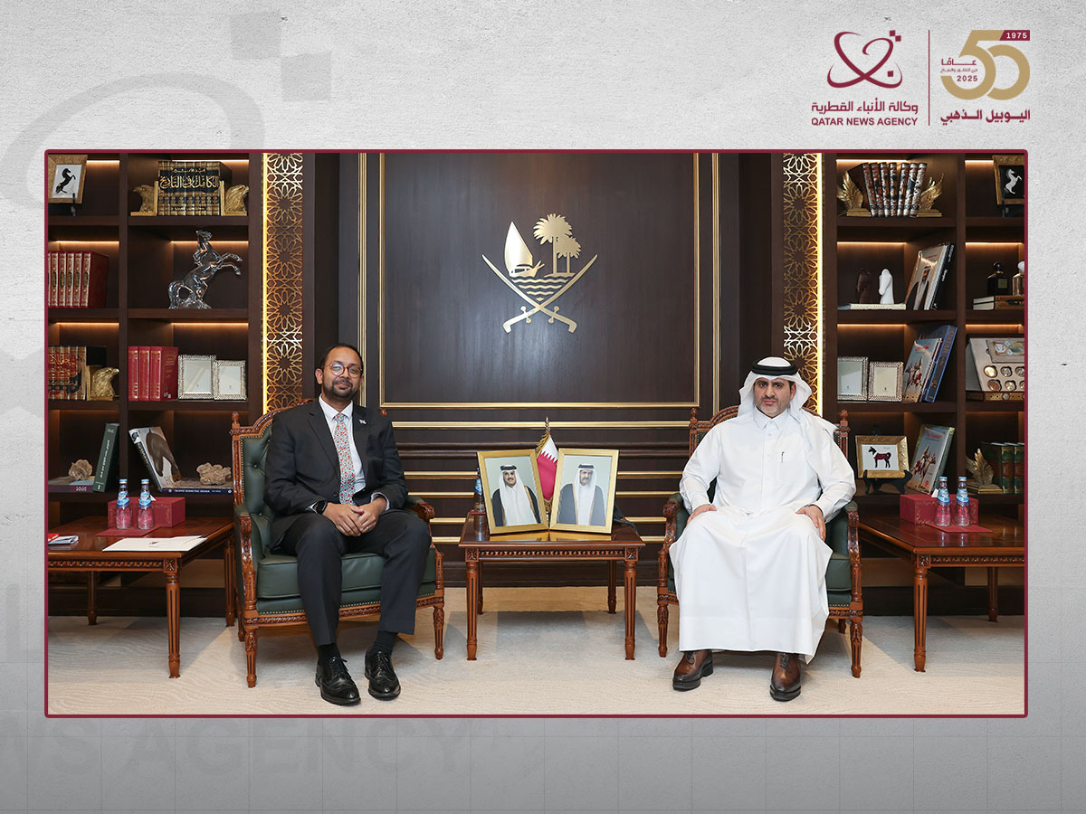 محافظ مصرف قطر المركزي يجتمع مع سفير المملكة المتحدة لدى الدولة