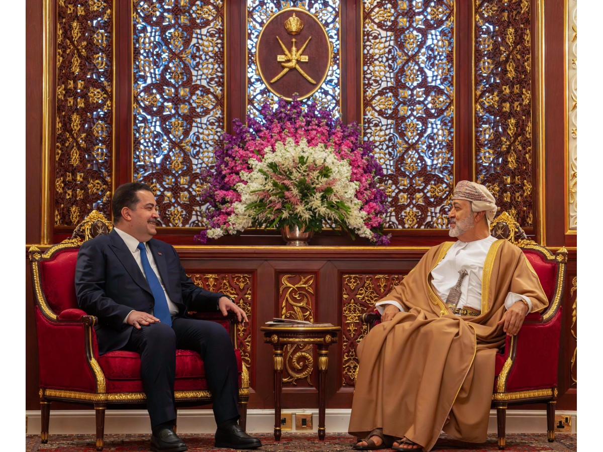 سلطان عمان ورئيس الوزراء العراقي يبحثان تعزيز التعاون بين البلدين