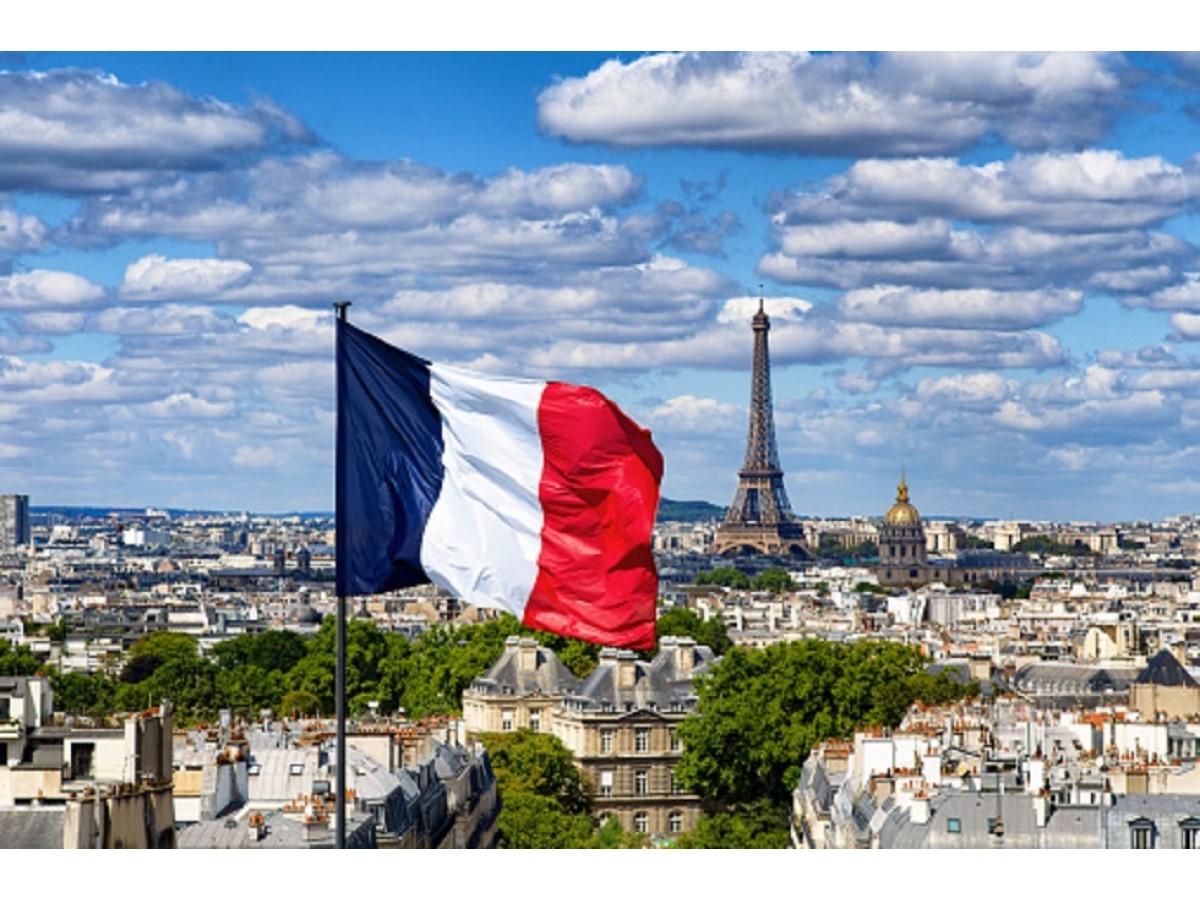 فرنسا تحقق  77.5 مليار يورو من السياحة في عام 2025