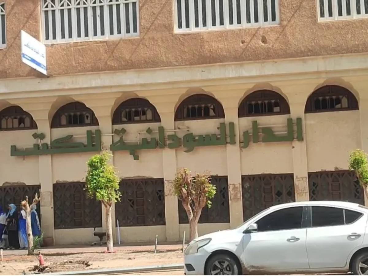 إعادة افتتاح الدار السودانية للكتب جزئيا بعد إغلاقها عامين بسبب الحرب
