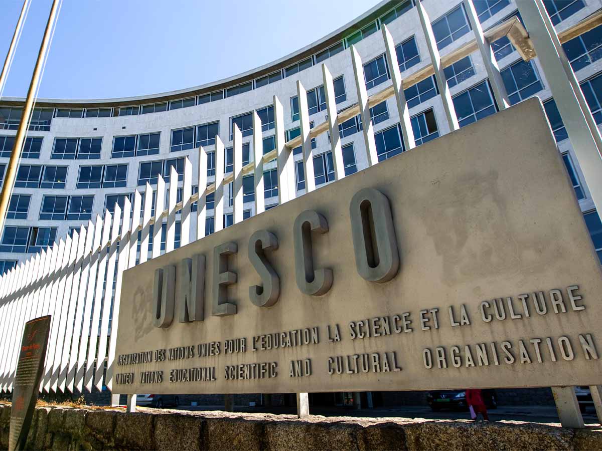 Le Conseil exécutif de l’UNESCO adopte à l’unanimité le plan d’action international pour protéger l’éducation contre les attaques