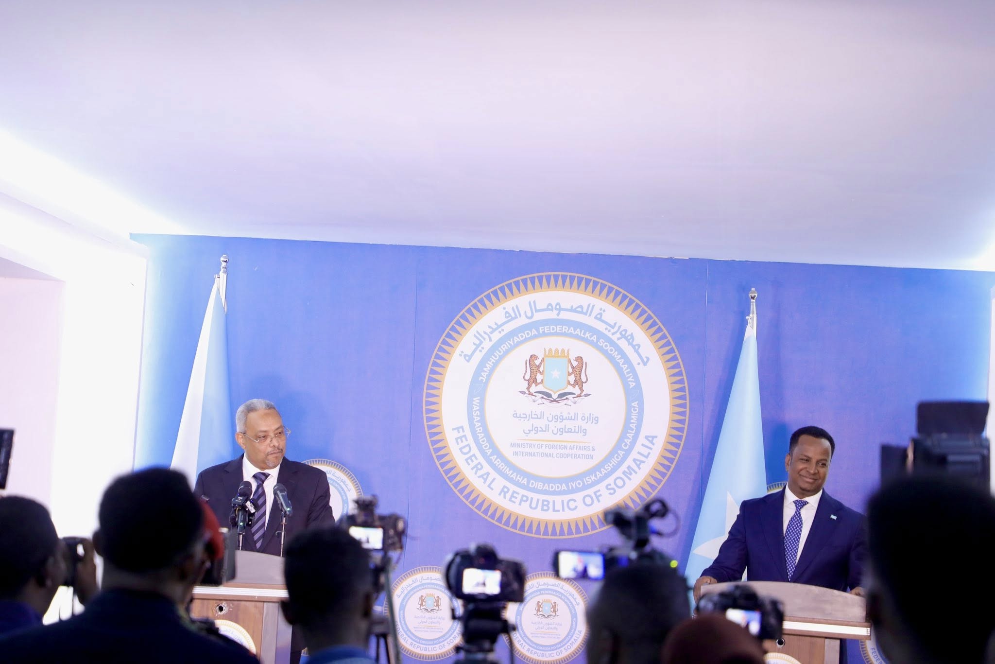 وزير الخارجية الصومالي يبحث مع نظيره الجيبوتي تعزيز التعاون الثنائي