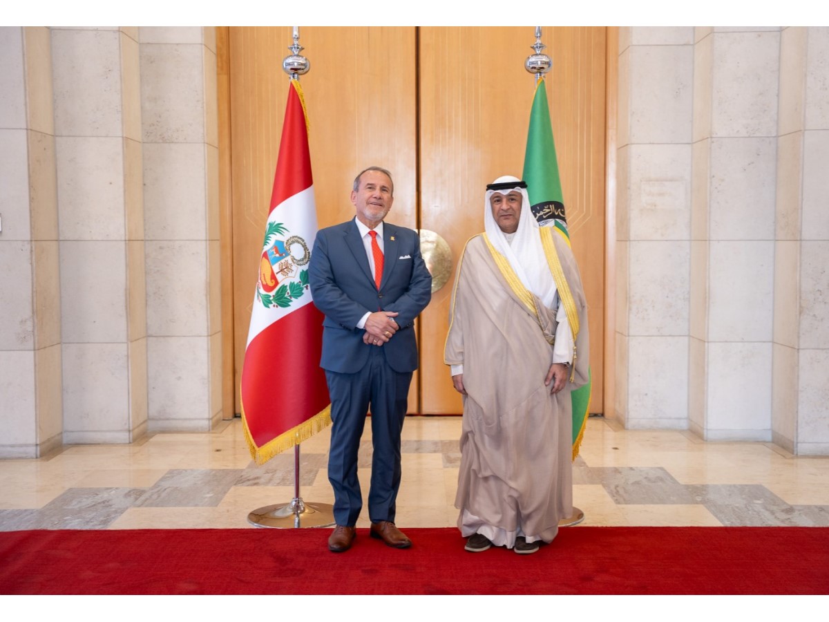 熟女　下着　爆乳　三段腹 