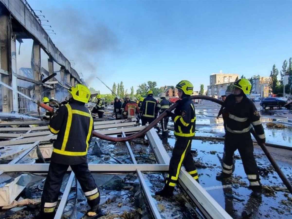 3 Killed, 10 Injured in Russian Attack Targeting Eastern Ukraine